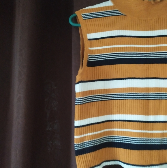 Ribbed crop top - Picture 4 of 11